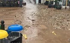 Gela allagata, polizia municipale mette in salvo due bambini