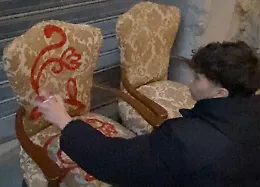 Fiori sui rifiuti in Sicilia: giovani artisti trasformano la spazzatura in arte e speranza