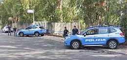 Ruba gasolio e bagagli da un bus turistico alla Playa: poliziotto ferito durante l'arresto