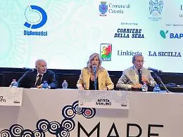 &laquo;Noi ormai coppia di fatto&raquo;, Fini e Bertinotti a confronto a Catania: la sinistra, la destra e le mancate rivolte