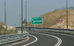 A18 e A20, la velocit&agrave; sar&agrave; ridotta a 60 km orari. &laquo;L'alternativa sarebbe la chiusura ma le Statali non reggerebbero&raquo;