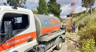 Caltanissetta, nel far west delle autobotti il caso arriva ad Arera e Antitrust: &laquo;L&rsquo;acqua &egrave; un bene primario&raquo;