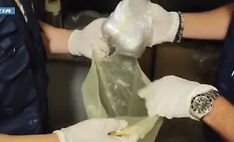 Arsenale e laboratorio di droga a Gela: fermato 43enne con 13 ordigni, una pistola e 344 grammi di cocaina