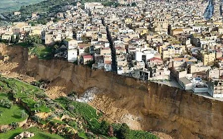 Frana di Niscemi, vertice operativo con Ciciliano sulle demolizioni nella "zona nera"