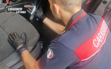 Alba movimentata a Bronte: i carabinieri due ladri trasfertisti. Da Gela fino all'Etna per svaligiare un appartamento