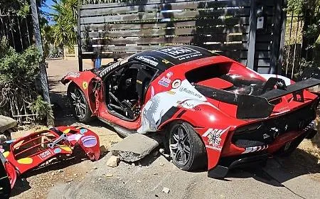 Coppa Nissena, l'auto di una pilota tocca la barriera, finisce contro un portale e tre persone restano ferite