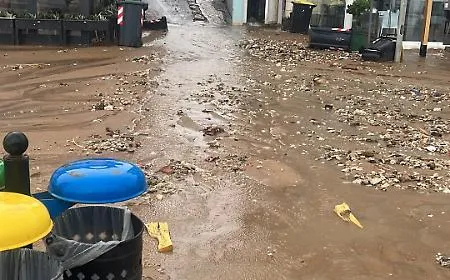 Gela allagata, polizia municipale mette in salvo due bambini