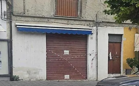 Sorelle scomparse e ritrovate, il segreto dietro la saracinesca del civico 80