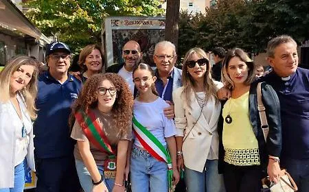 San Cataldo, nuova vita per tre vecchie cabine telefonica: la trasformazione voluta dagli studenti