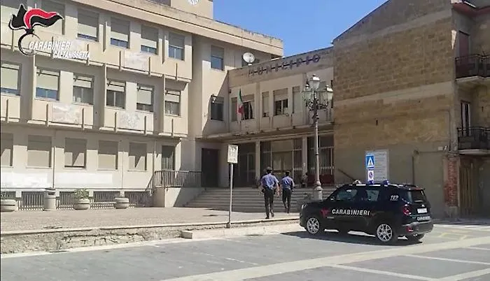 Sommatino, il fratello del pentito miracolato: &laquo;Il sindaco sugnu io&raquo;. Per lui la vendetta con l'asta gonfiata della casa del sindaco