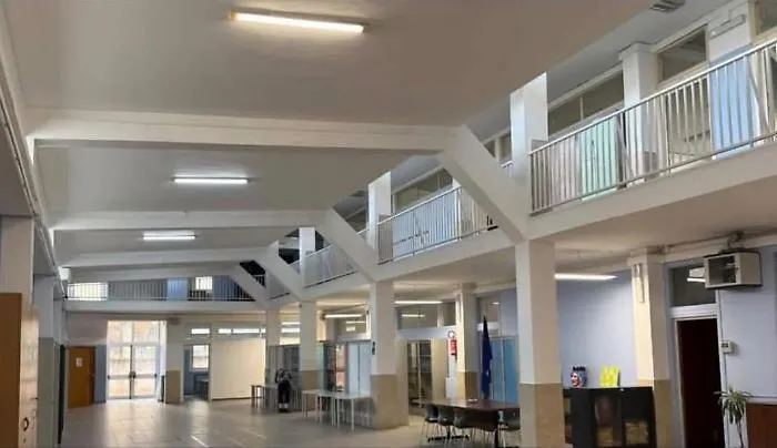 La campanella torna a suonare: dopo l'incendio una scuola di Gela prova a ripartire