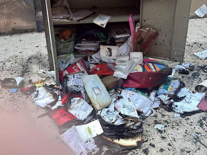 Incendio alla scuola Capuana a Gela: tre minori identificati, il sindaco chiede risarcimento e una cabina di regia per i giovani