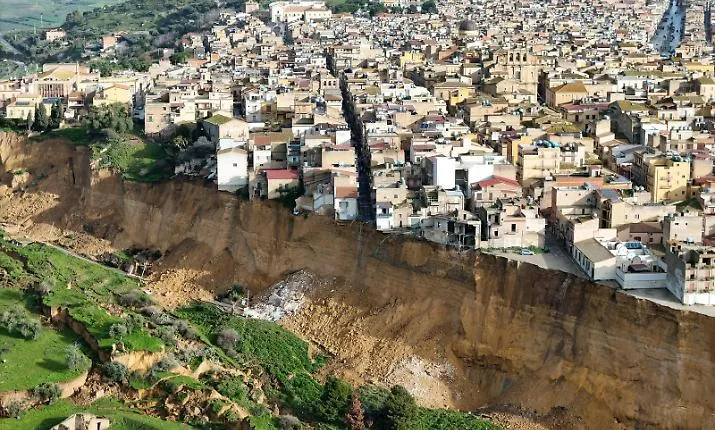Frana di Niscemi, vertice operativo con Ciciliano sulle demolizioni nella "zona nera"
