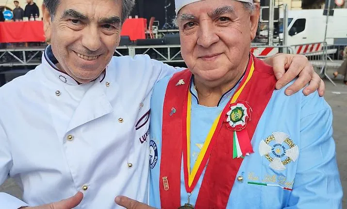 Il segreto &egrave; nella ricotta: il nisseno Gaetano Scarfia conquista la giuria popolare della Festa del cannolo siciliano