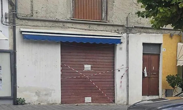 Sorelle scomparse e ritrovate, il segreto dietro la saracinesca del civico 80